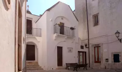 Casa D'Amore costruita nel 1797 è la prima abitazione non più costruita a secco.