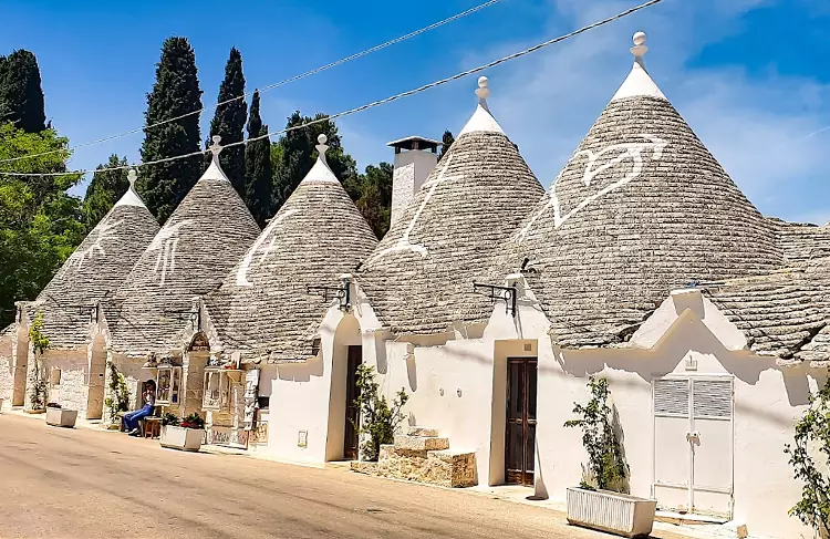 Alberobello in Puglia, uno dei borghi più caratteristici da visitare con i suoi trulli.