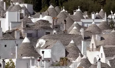 Cupole dei trulli di Alberobello con i caratteristici pinnacoli.