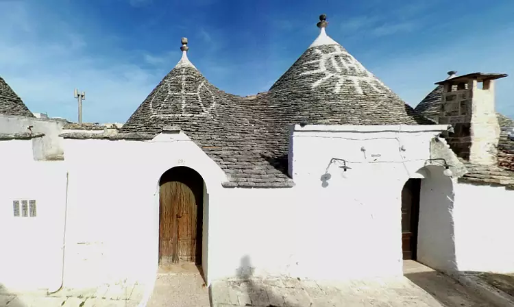 In realtà i trulli siamesi che si possono vedere ad Alberobello e dintorni sono davvero tanti.