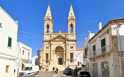 La Basilica dei Santi Medici Cosma e Damiano di Alberobello.