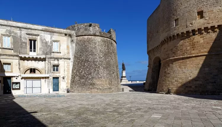 I bastioni del borgo antico di Otranto vicino l'ingresso della Porta Alfonsina.