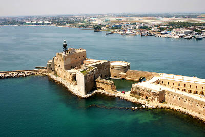 Castello Alfonsino di Brindisi e Forte a mare.