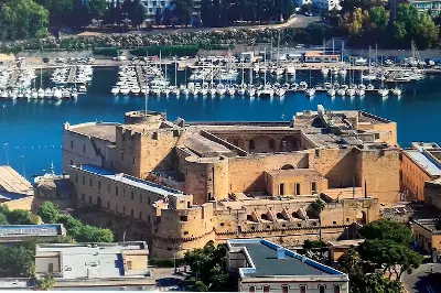 L'imponente Castello Svevo di Brindisi.