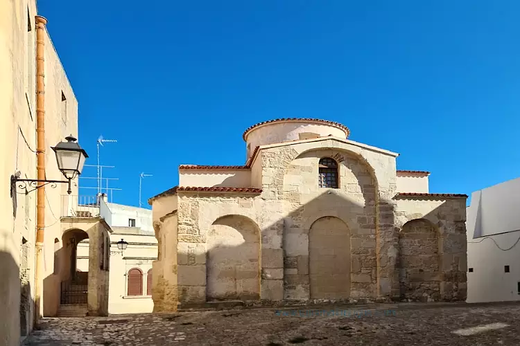 La chiesa bizantina di San Pietro nel centro storico di Otranto.
