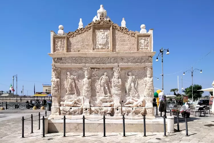 La fontana greca che si può ammirare a Gallipoli.