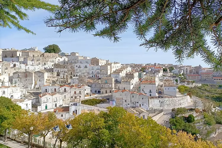 Monte Sant'Angelo in provincia di Foggia.