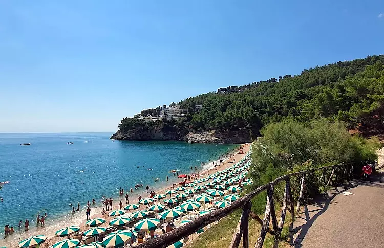 La spiaggia di Pugnochiuso, una delle più belle del Gargano.