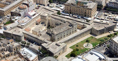 Il castello di Carlo V a Lecce.