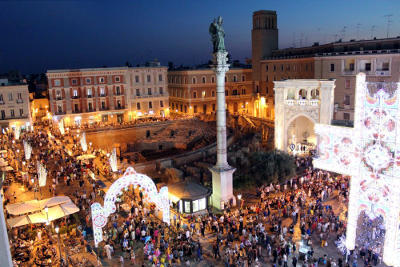 Lecce piena di gente durante la festa patronale.