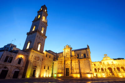 Lecce, piazza Duomo di sera.