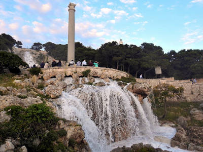 La Cascata Monumentale di S.M. di Leuca durante un'apertura diurna.