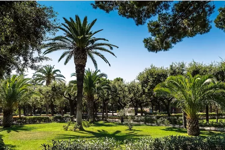 Una parte della Villa Comunale di Lucera, splendidi giardini pubblici del borgo pugliese.