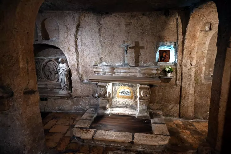 La cripta rupestre della Madonna del Soccorso si trova nel centro storico di Monopoli.