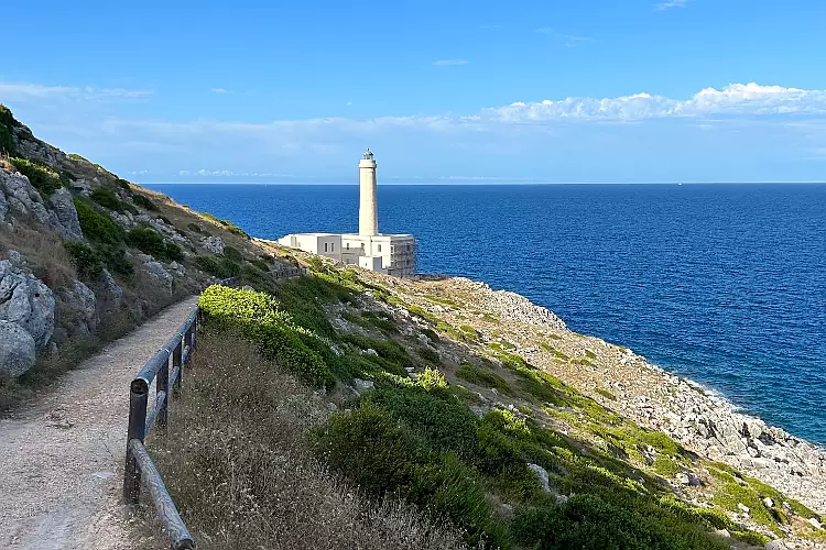 Il Faro di Punta Palascìa vicino Otranto è il punto più orientale d'Italia.