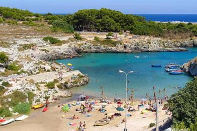 La baia e la spiaggia di Porto Badisco, vicino Otranto.