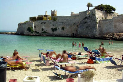 Spiaggia di Porto Ghiacciolo a Monopoli (Bari).