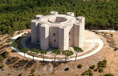 Castel del Monte in Puglia.