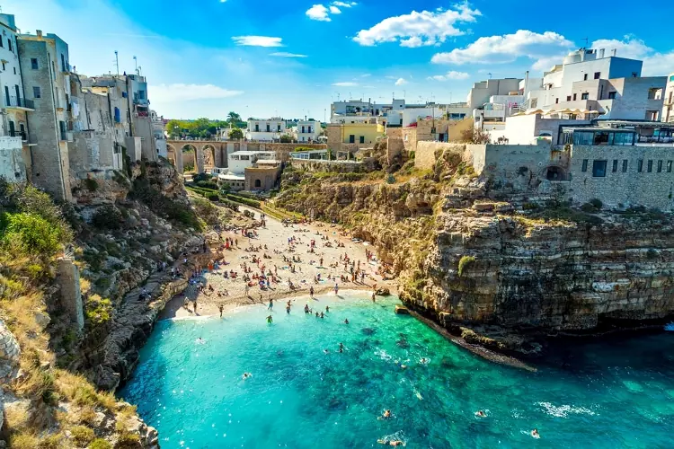 Polignano a Mare in Puglia, uno dei luoghi più belli da vedere.