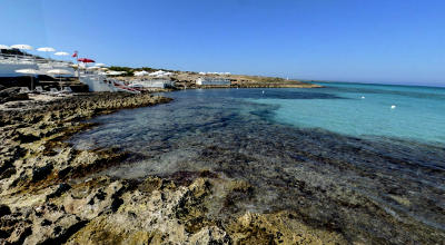 Spiaggia di Punta della Suina nel Salento, vicino Gallipoli.