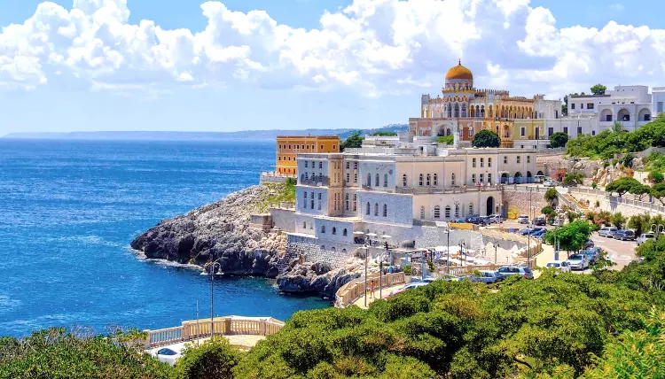 Santa Cesarea Terme, una delle località salentine più conosciute dell'Adriatico.