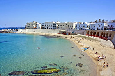 La spiaggia della Puritate nel centro storico di Gallipoli.