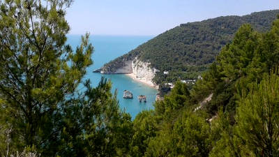 Trekking nel Parco nazionale del Gargano, Puglia.