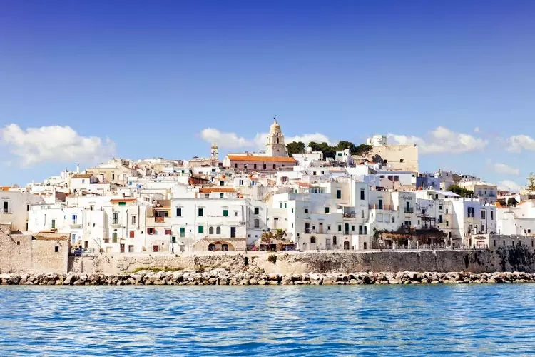 La bellissima Vieste in Puglia, sul promontorio del Gargano.